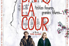 Dans la cour
